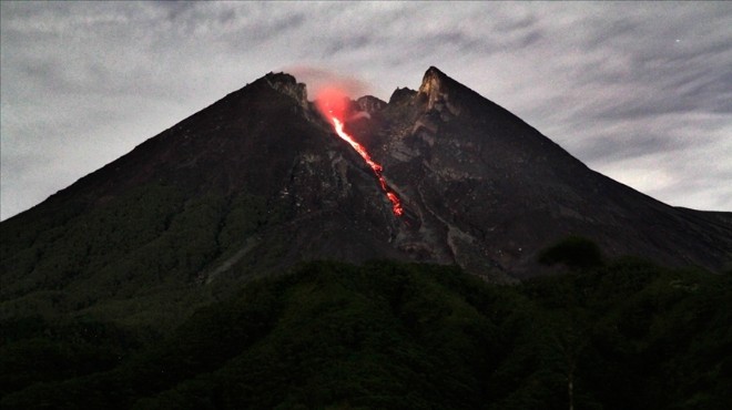 Merapi Yanardağı nda patlama: 11 dağcı öldü