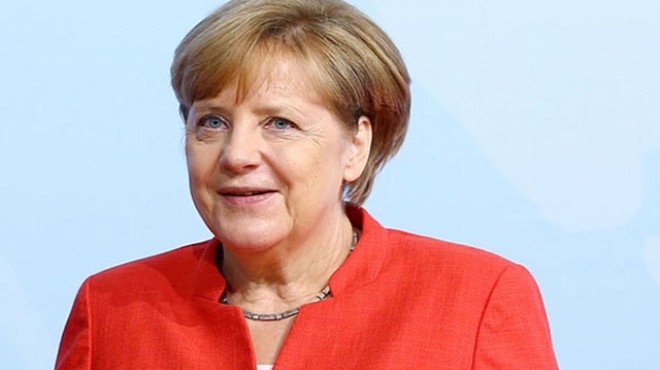 Merkel i Hitler e benzetti, görevinden oldu