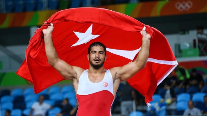 Milli güreşçi Taha Akgül dünya şampiyonu!