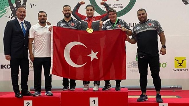 Milli halterci Sara Yenigün den 3 altın madalya!