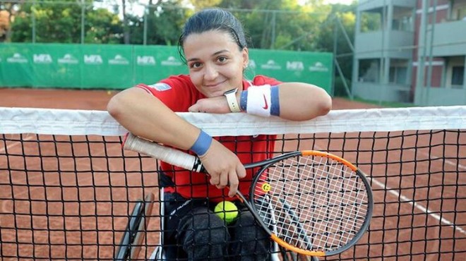 Milli sporcu Büşra Ün, tenisi bıraktığını açıkladı