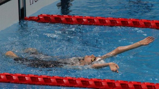 Milli yüzücü 21 yıllık paralimpik rekorunu kırdı