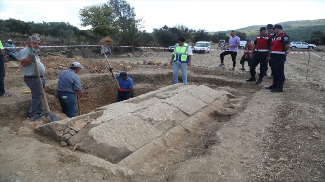 Pulluk tarihe takıldı… 2400 yıllık mezar bulundu
