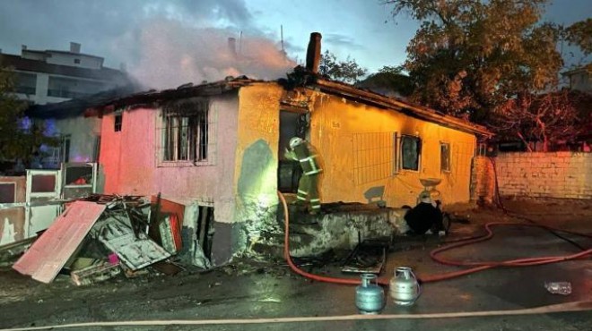 Müstakil ev yandı: 4 kişi dumandan etkilendi