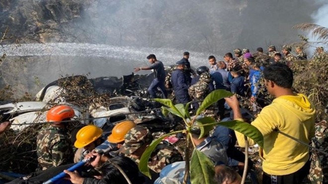 Nepal de 72 kişiyi taşıyan uçak düştü!