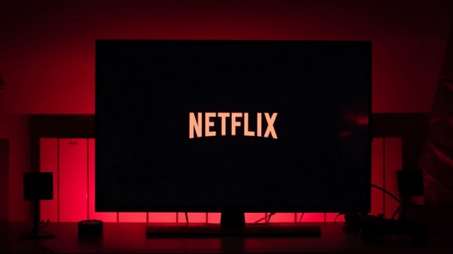 Netflix ten yeni  arka plan  özelliği