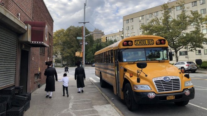 New York kentinde okullar yeniden kapanacak