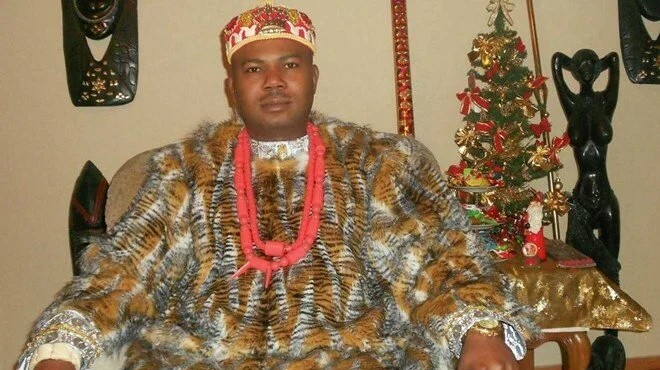 Nijeryalı kral belediye başkanı adayı oldu