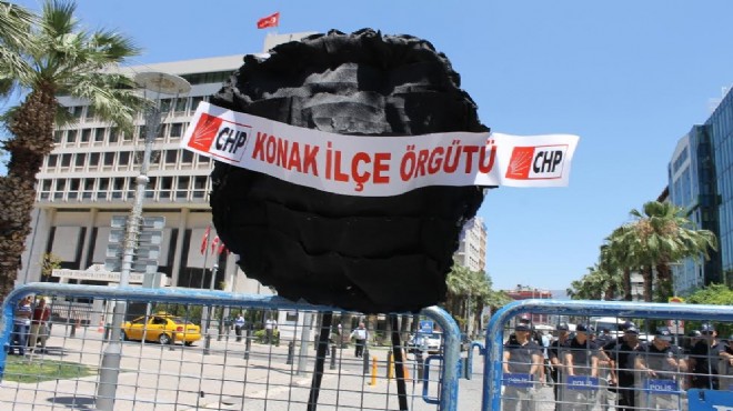 ‘Ofise siyah çelenk’ gerginliği! CHP’li Başkan: Dövün bizi kardeşim!