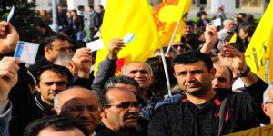İzmirli öğretmenlerden kimlikli protesto 