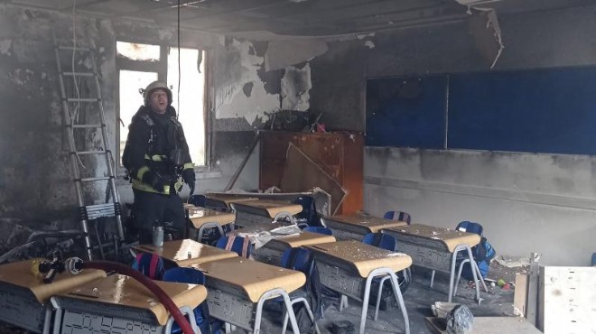 Okulda yangın paniği: 3 sınıf zarar gördü