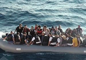 Dikili de lastik bot battı: 1 göçmen öldü 