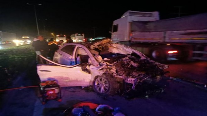 Otomobil ile kamyon çarpıştı: 1 ölü, 2 yaralı