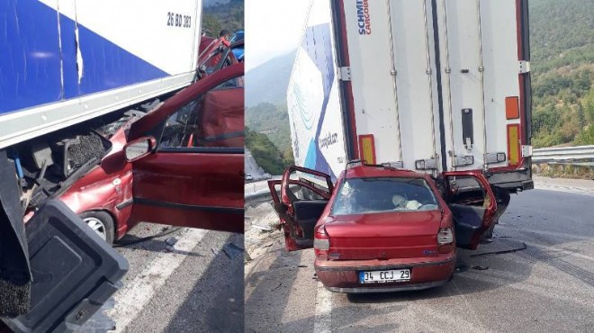 Otomobil, TIR a çarptı: 3 kişi hayatını kaybetti