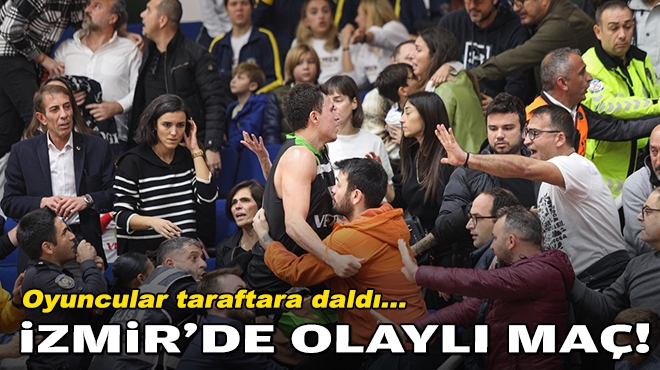Oyuncular taraftara daldı... İzmir'de olaylı maç!