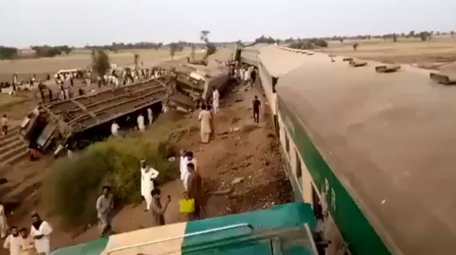 Pakistan da tren kazası: 30 ölü, 50 yaralı