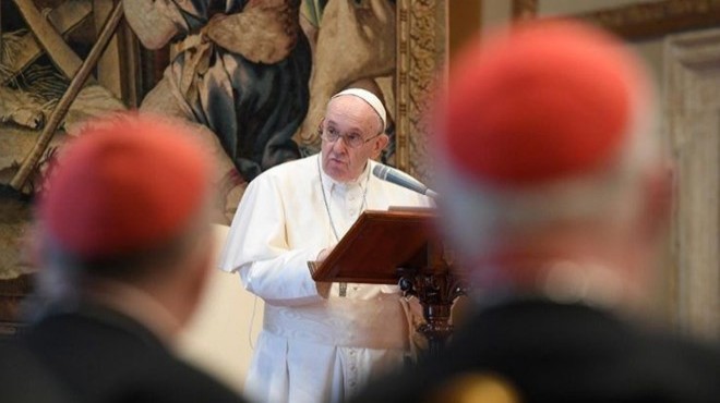 Papa dan bürokratlara  Dedikodu yapmayın  uyarısı