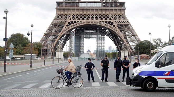 Paris te saldırı ihbarı: Eyfel Kulesi boşaltıldı