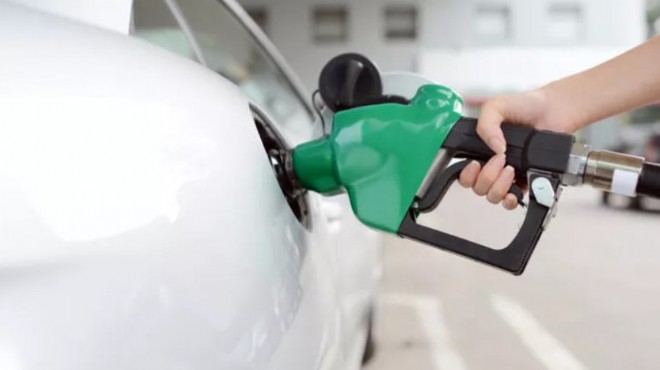 Petrol fiyatlarında gerileme: Benzine indirim geldi!