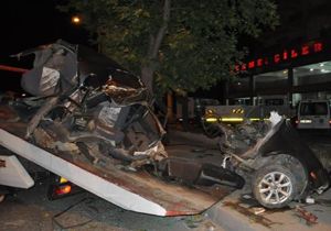 İzmir de feci kaza: 1 ölü, 2 ağır yaralı