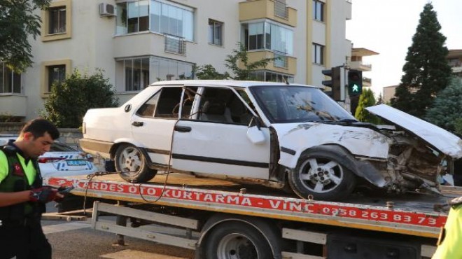 Polis aracıyla otomobil çarpıştı: 1 i polis, 9 yaralı!