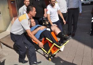 PTT çalışanı masabaşında bıçaklandı