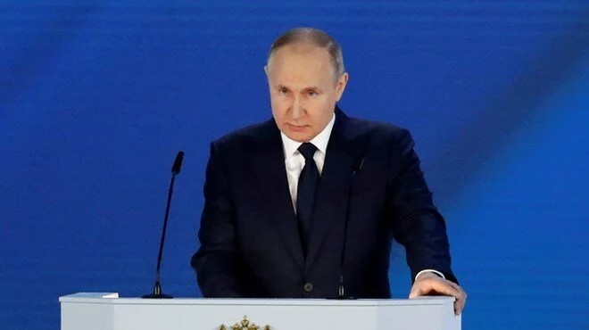 Putin, Covid-19 şüphesiyle kendini karantinaya aldı