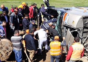 Gezi dönüşü feci kaza: 50 öğrenci yaralı 