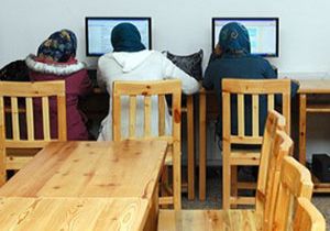 Eylem planına girdi: Kadınlara pembe internet kafe!