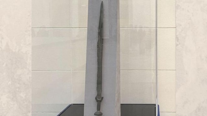 Replika sanıldı... 3 bin yıllık orijinal kılıç çıktı