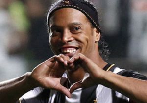  Ronaldinho perşembe günü imza atacak 