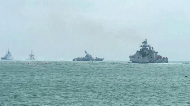 Rus savaş gemileri Odessa kıyılarına ateş açtı