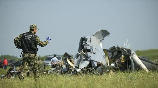 Rusya da paraşütçüleri taşıyan uçak düştü!