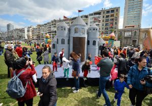 İzmir bayram etti: Gündoğdu’da masal havası 