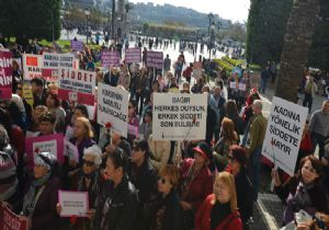 İzmir’in Kadınları şiddete karşı yürüdü 