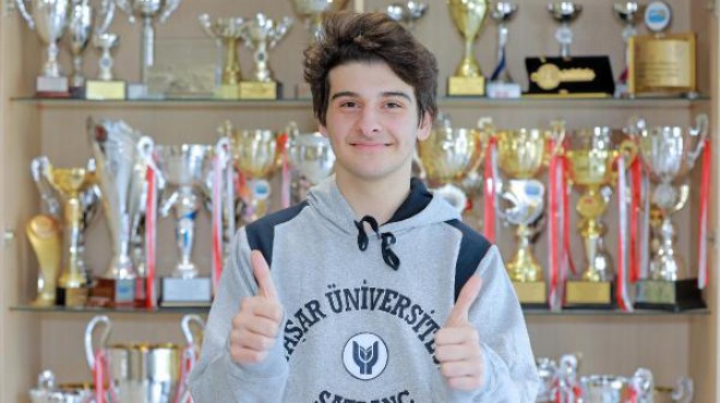 Üniversiteli Cem, satrançta İzmir in gururu oldu