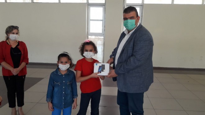 Seferihisar da belediyeden ücretsiz tablet dağıtımı