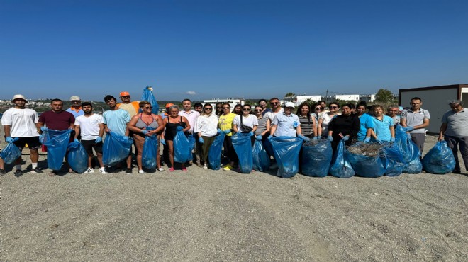 Seferihisarlılar Çevre Günü’nde plaj temizliği yaptı