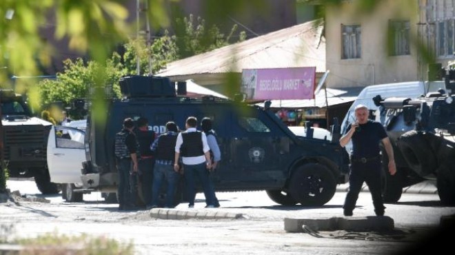 Şehir merkezinde çatışma: 3 terörist öldürüldü