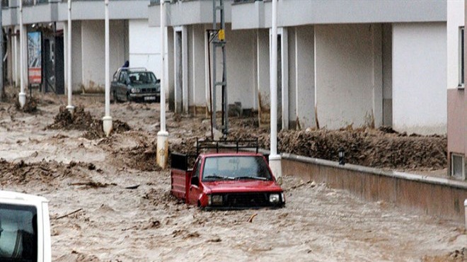 Sel felaketinde can kaybı 82 ye yükseldi