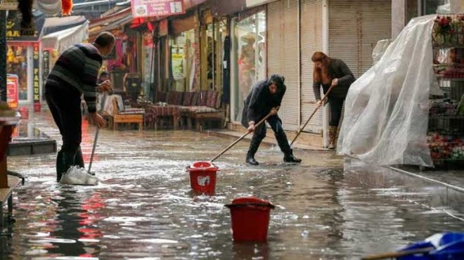 Sel sonrası Kemeraltı’nda  sigorta  isyanı!