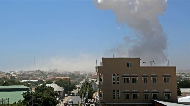 Somali de parlamento önünde şiddetli patlama