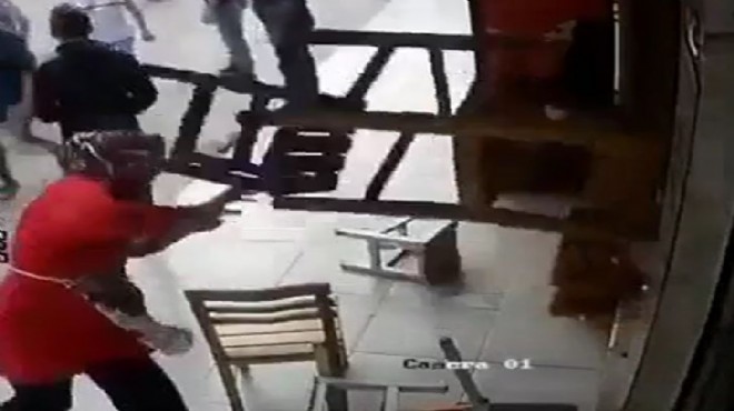 Sopa, sandalye, masa, biber gazı... İzmir de kafetaryaya saldırı!