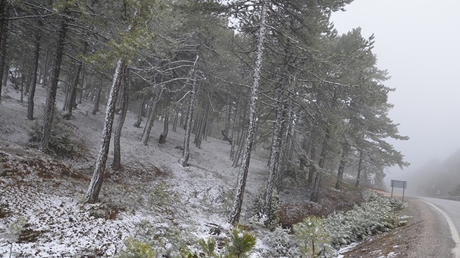 Spil Dağı nda kar yağışı tekrar başladı