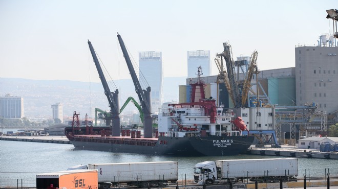 Tahıl yüklü gemi İzmir e demir attı
