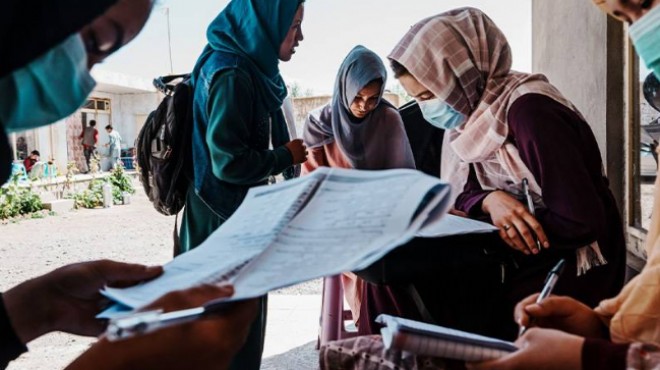 Taliban, kadın öğrencilerin üniversite sınavına girişini yasakladı