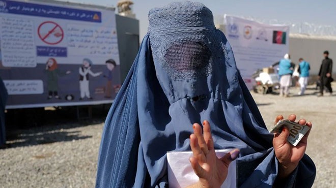 Taliban, kadınlara yeni yasaklar getirdi!