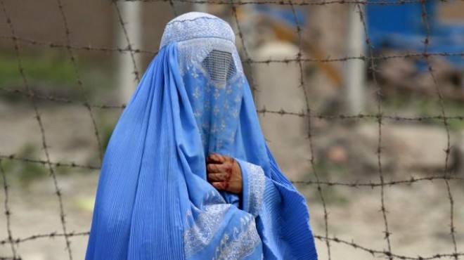 Taliban kadınlara  örtünme  zorunluluğu getirdi!