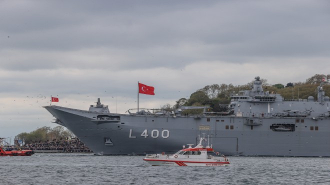 TCG Anadolu, boğaz geçişi için limandan ayrıldı