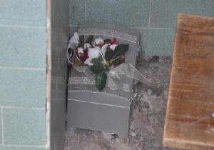 Camide bomba paniği: Gelin çiçeği bulunan kutu...